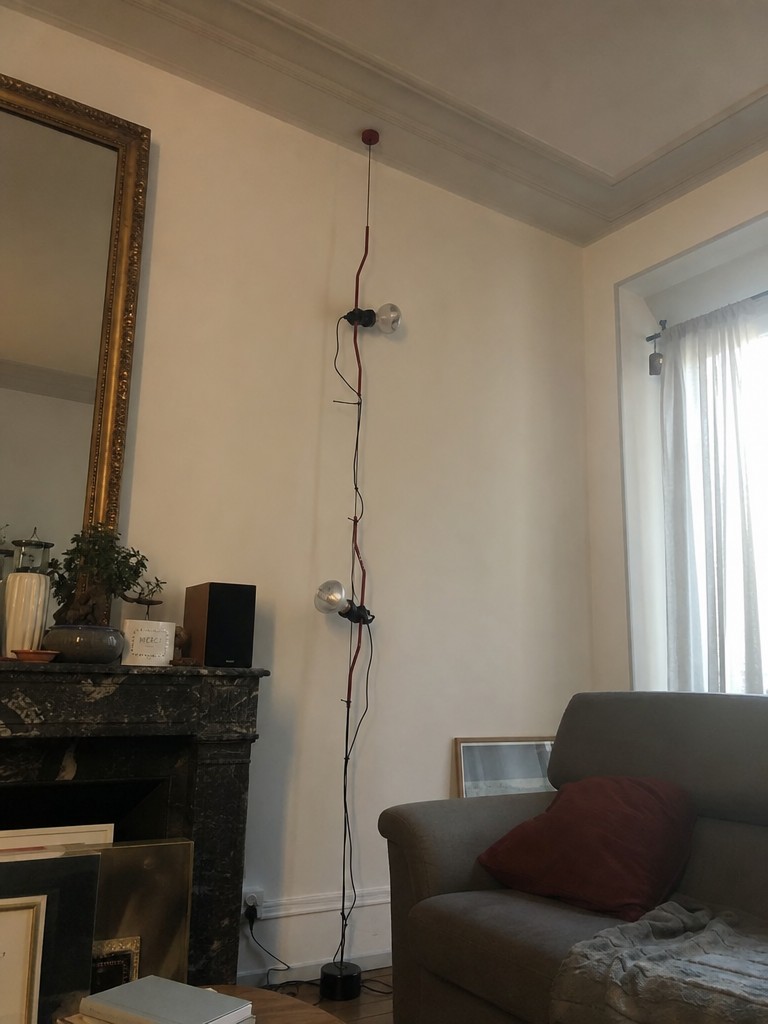 Parentesi lamp bij fauteuil