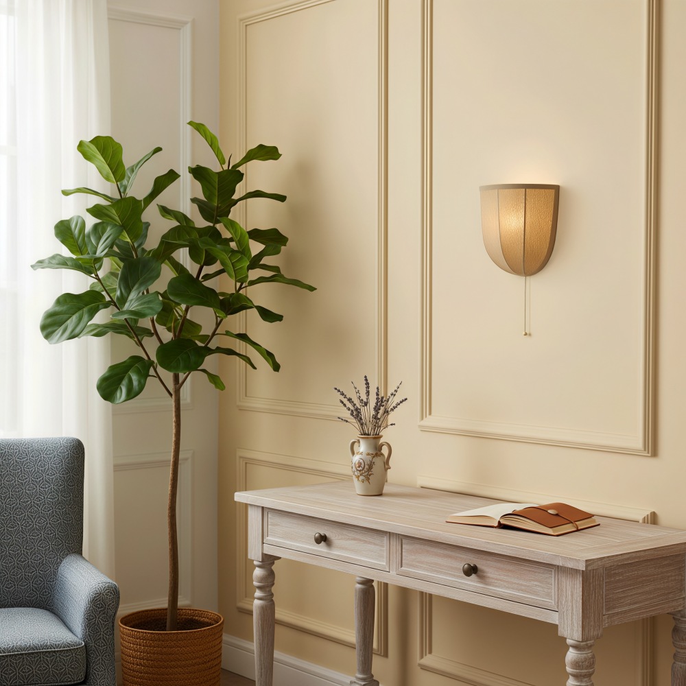 Fablune wandlamp bij een consoletafel