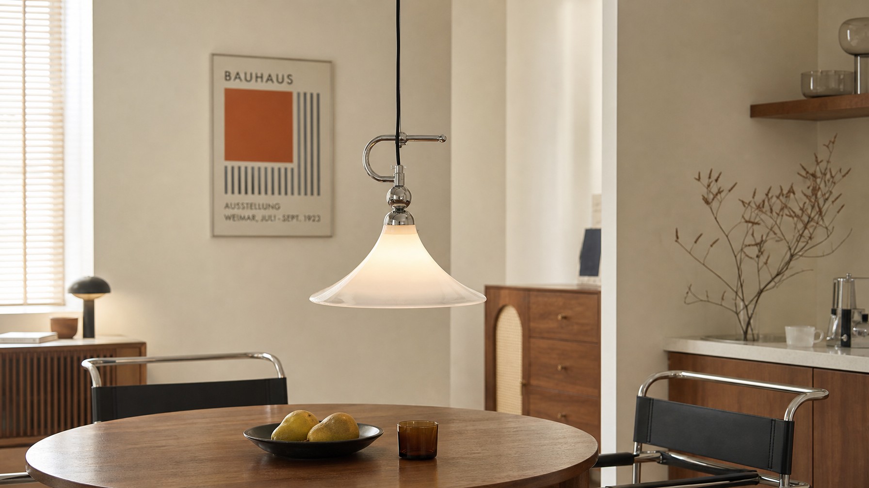 Kallera Magnolia hanglamp boven een eettafel