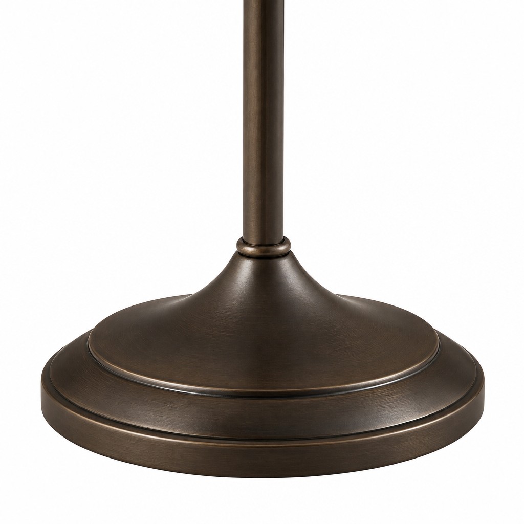 Detail van de metalen voet van de vloerlamp