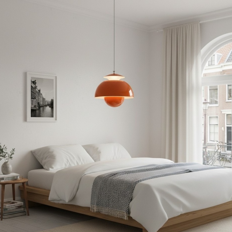 Orin oranje hanglamp in slaapkamer
