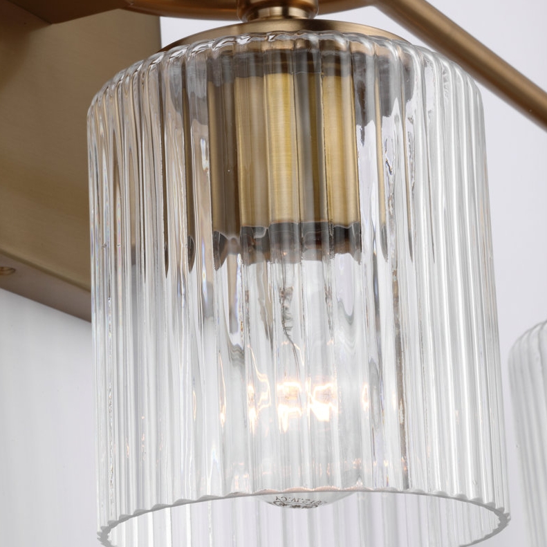 Detail van de geribbelde glazen kap van de Lirra wandlamp
