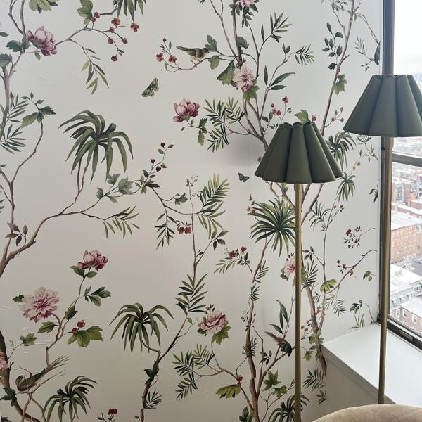 Klantfoto van groene Duova lampen bij bloemenbehang