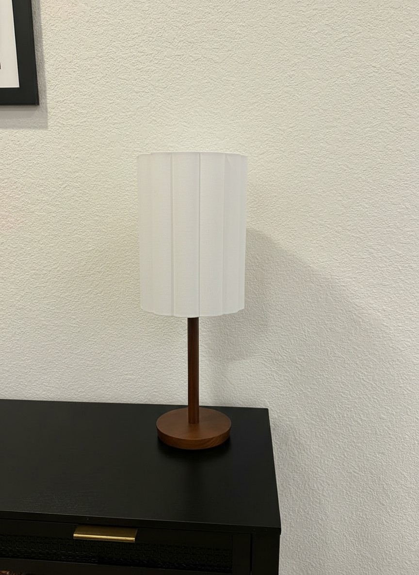 Klantfoto van Linbron tafellamp op zwarte tafel