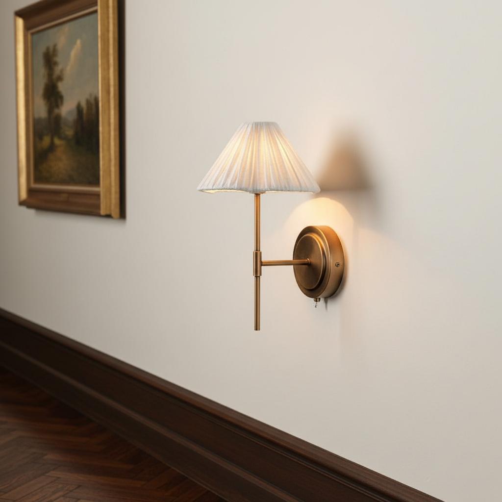 Lindi wandlamp langs gangmuur