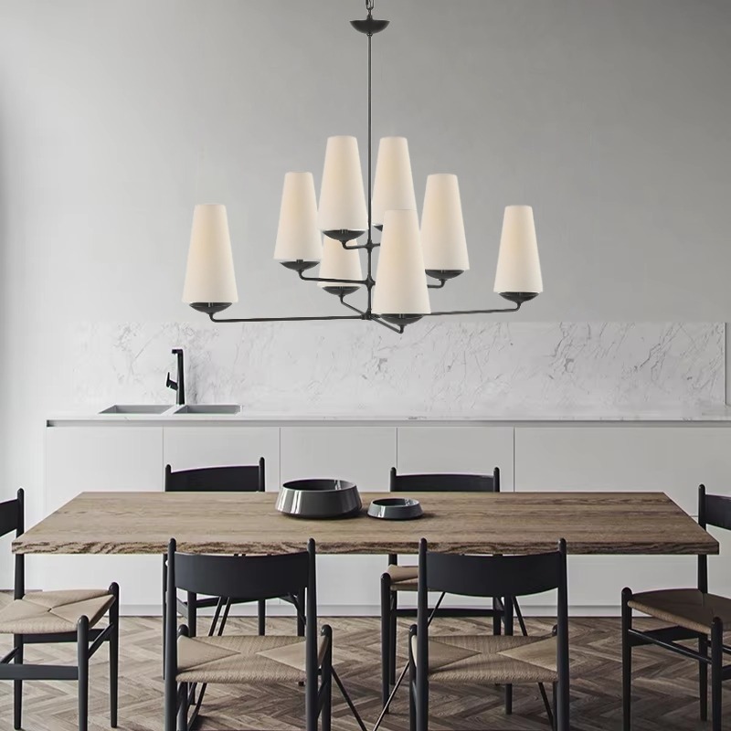 Fontaine verticale kroonluchter boven eettafel