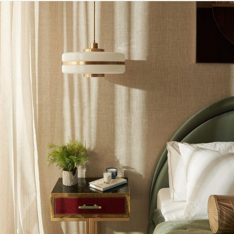 Masiro hanglamp naast het bed