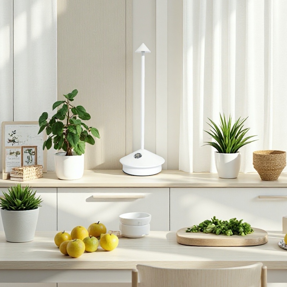 Witte tafellamp in keuken