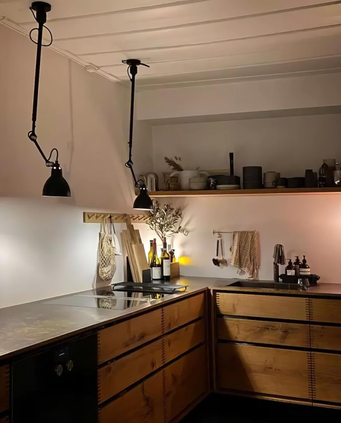 Wandlamp in keukenruimte