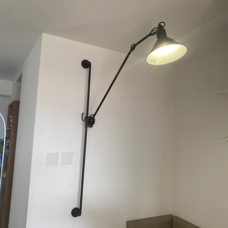 Wandlamp met ingeschakeld licht