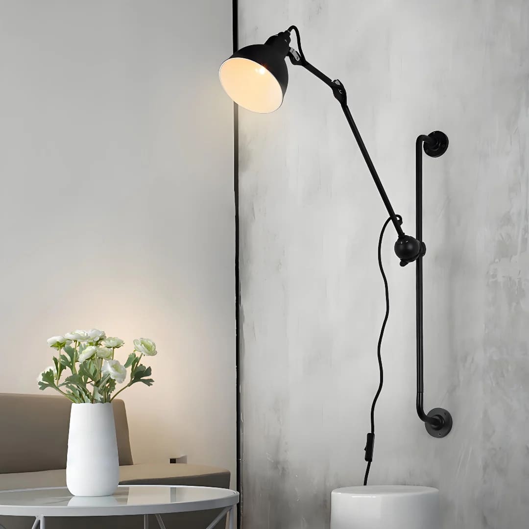 Woonkamer wandlamp bij vaas