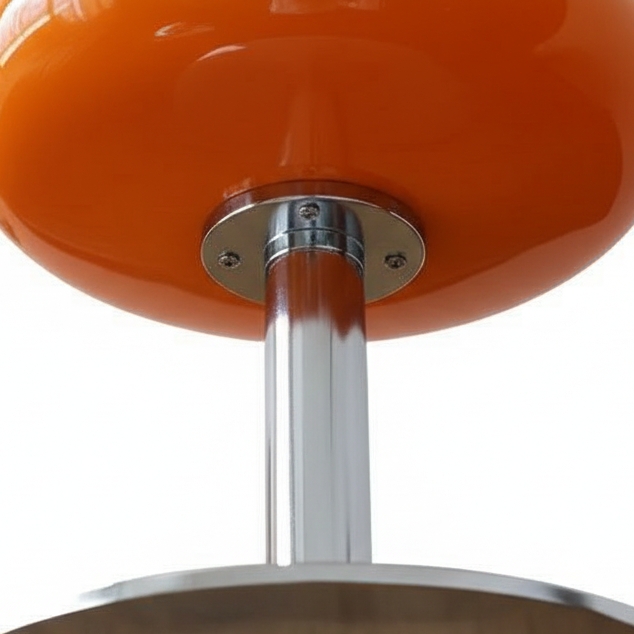 Detail van de aansluiting onder de glazen kap