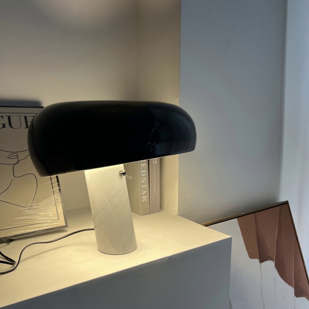 Klantfoto zwarte tafellamp