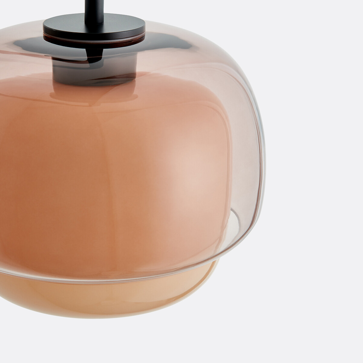 Minimalistische metalen basis voor strakke, moderne elegantie