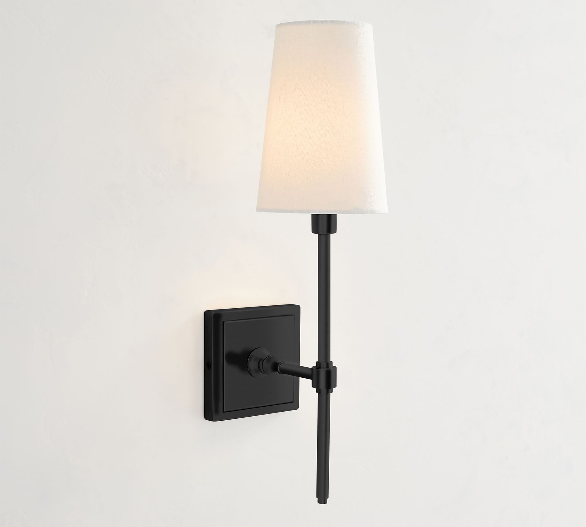 Zwarte wandlamp met witte kap