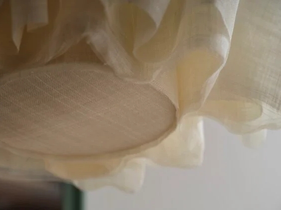 Close-up van de zachte geplooide lampenkap