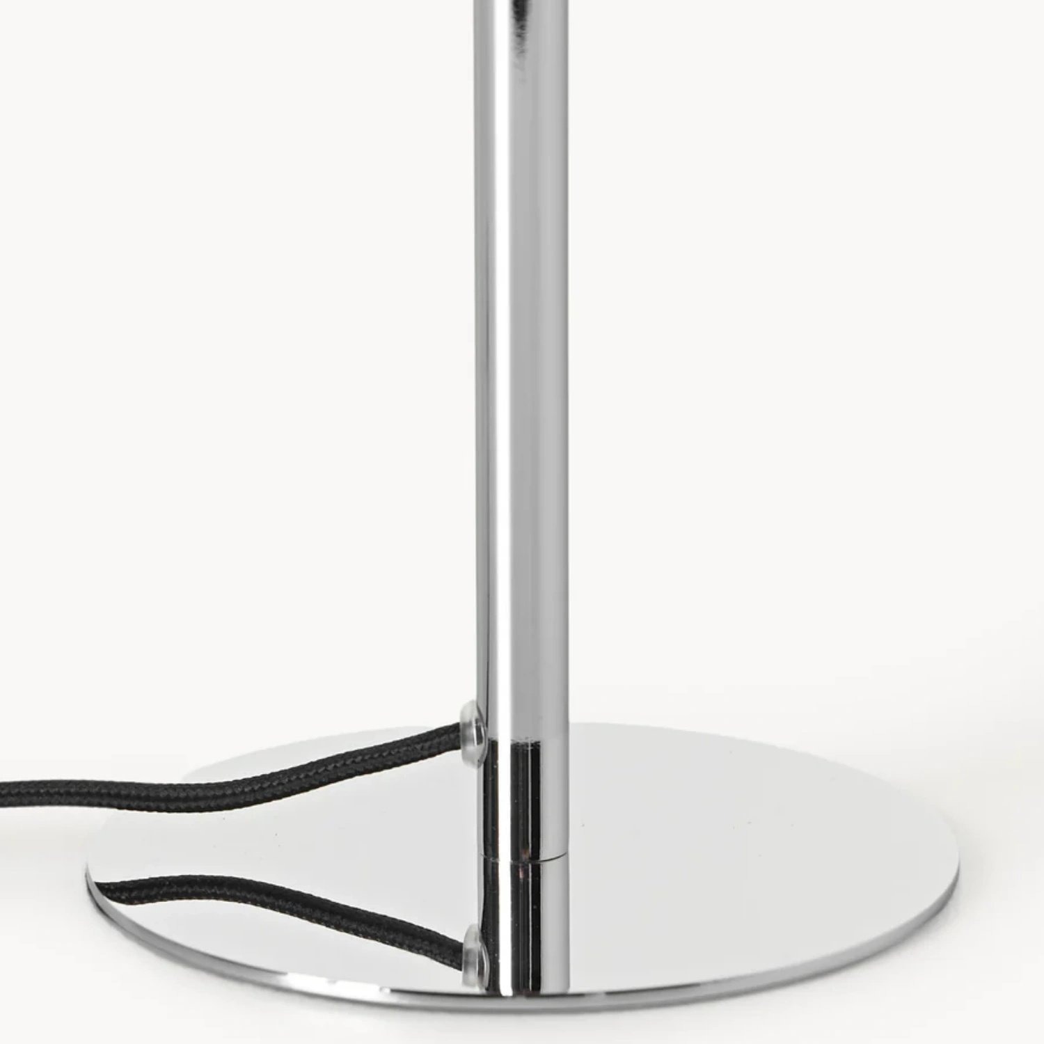 Chromen voet en kabeldetail