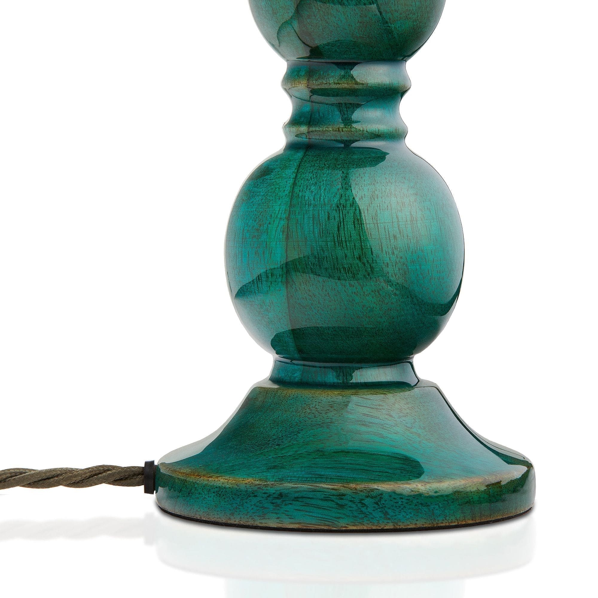 Detail van de turquoise gelakte houten lampvoet