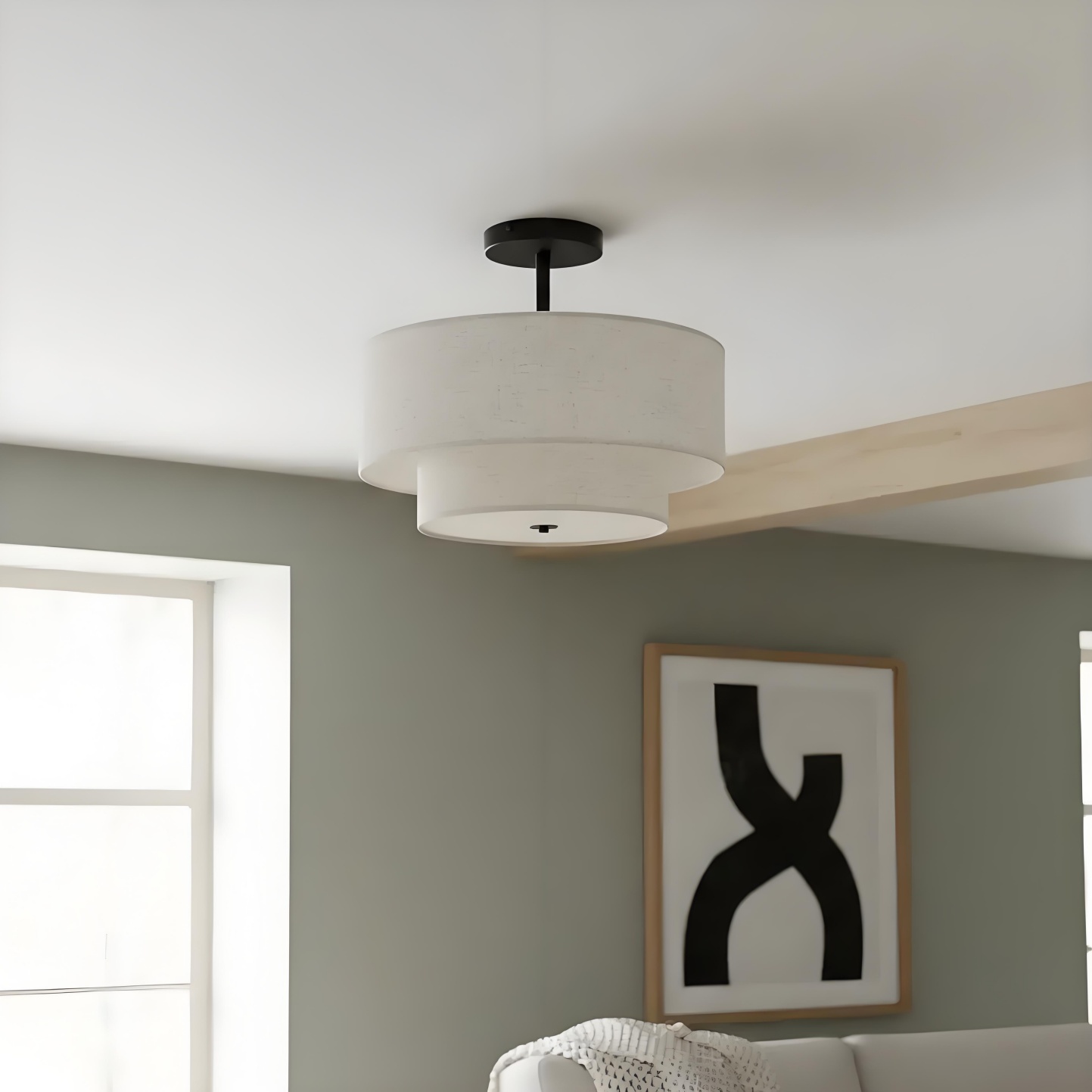 Plafondlamp met zwarte afwerking in kamer