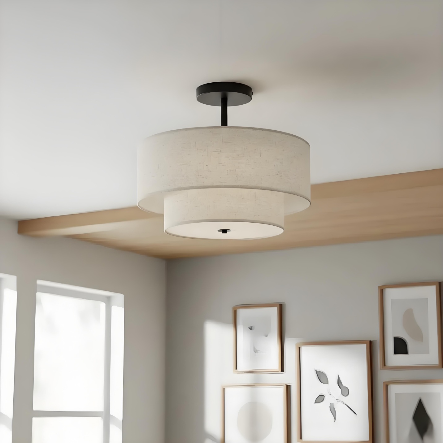 Zwarte plafondlamp boven zitruimte