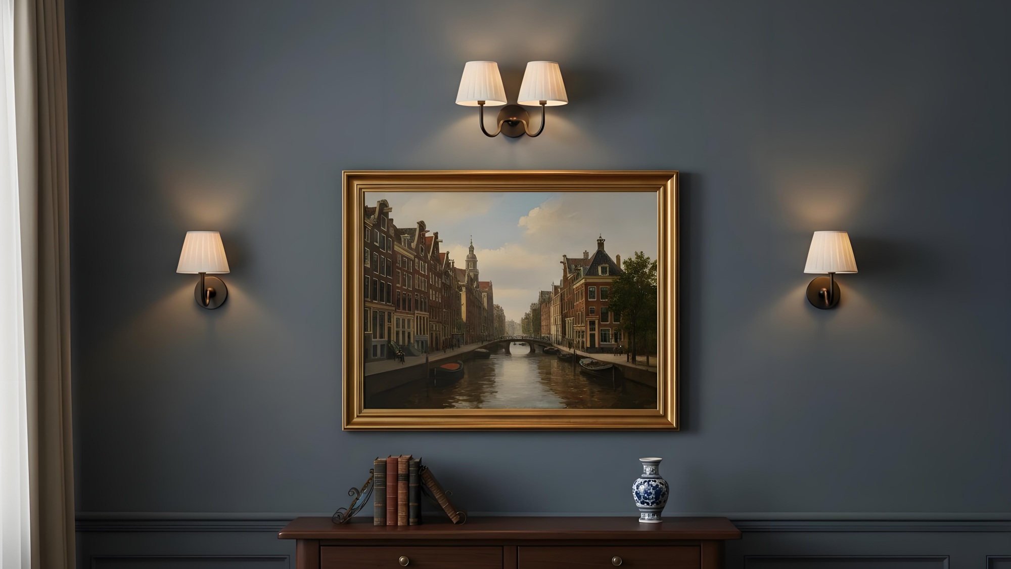 Luvora wandlamp met geplooide kap in een klassiek interieur