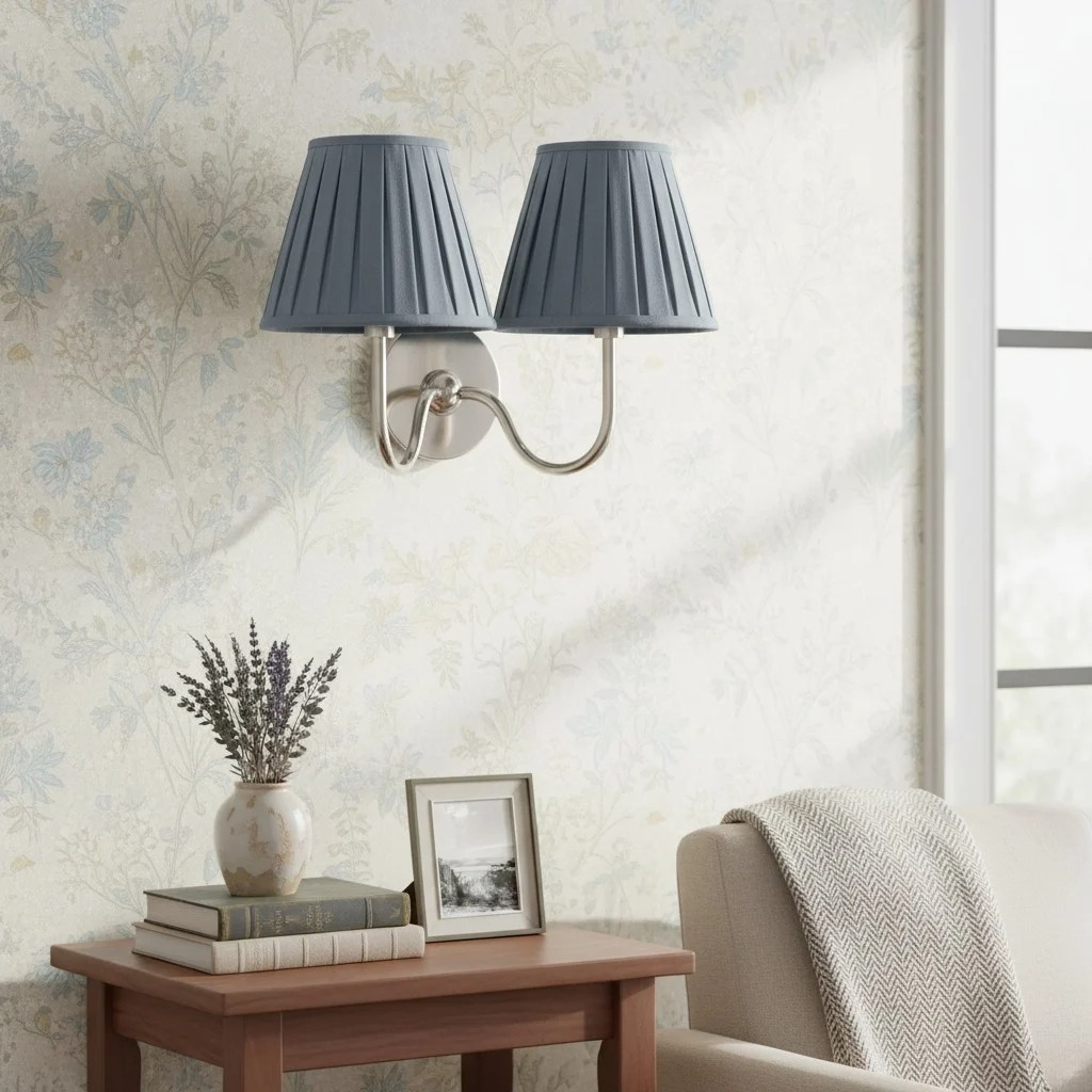 Luvora wandlamp met blauwe kappen in interieur