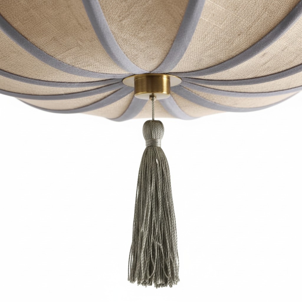 Tassel en metalen detail van de Valoflor plafondlamp