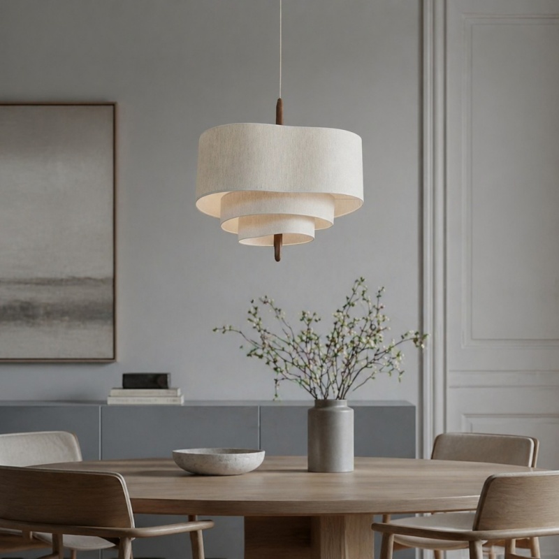 Softlume hanglamp in lichte eetkamer