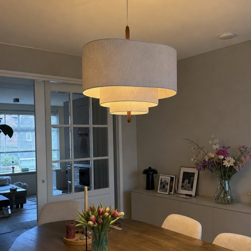 Klantfoto van Softlume hanglamp boven eettafel