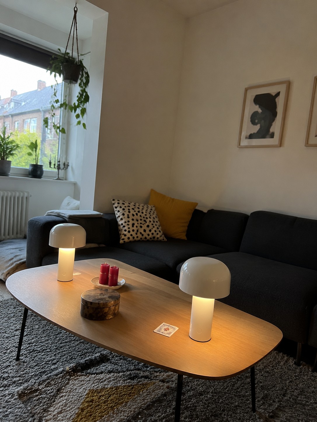 Klantfoto met paddenstoel tafellampen op een salontafel