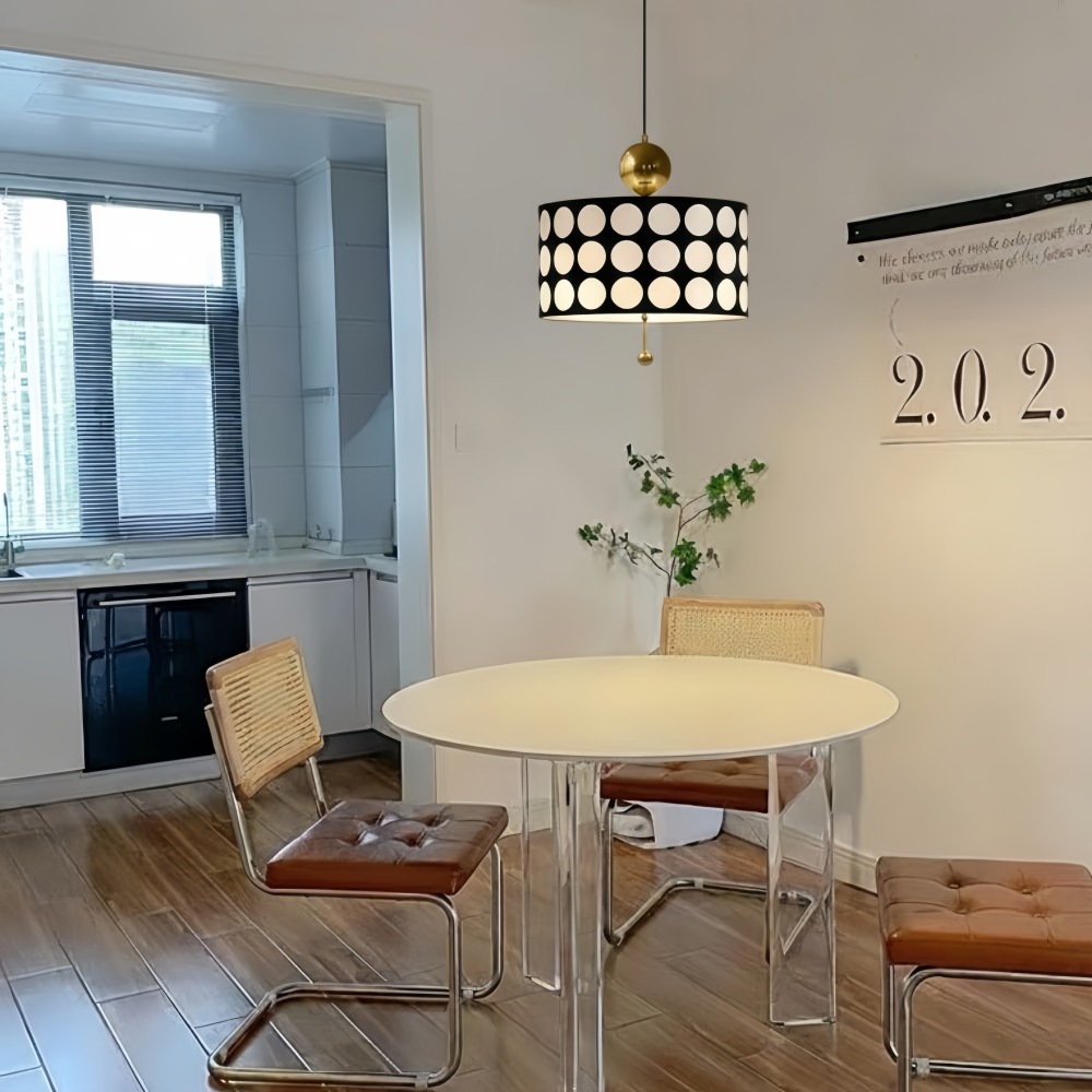 Klantfoto van Dotrelia hanglamp in een lichte eetruimte