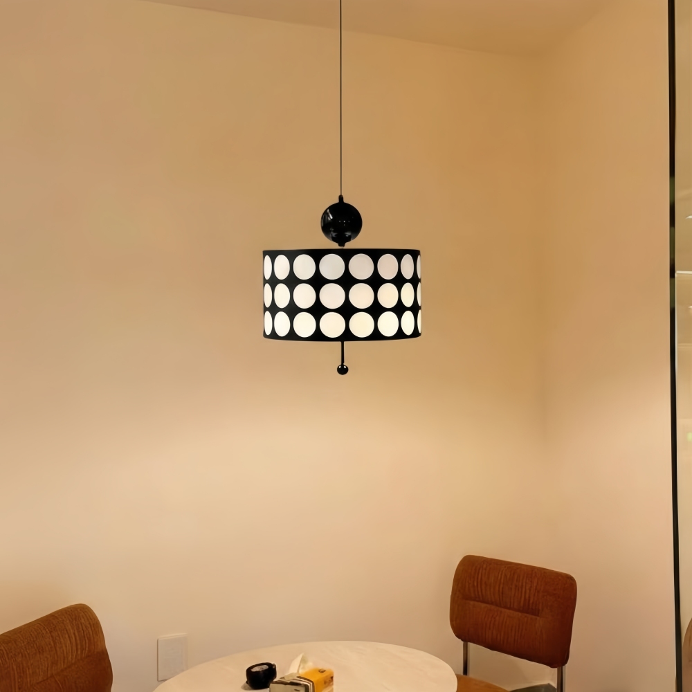 Klantfoto van zwarte Dotrelia hanglamp in warm licht