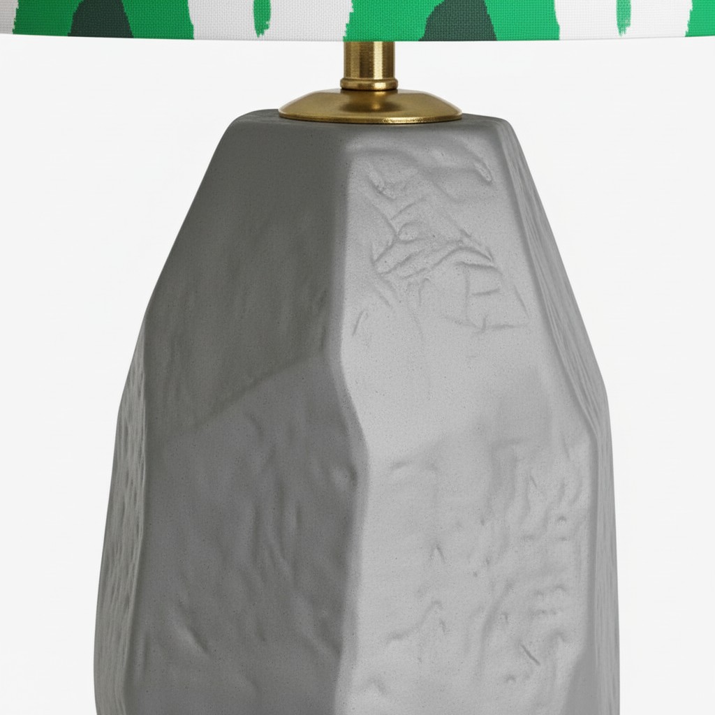 Detail van grijze keramische lampvoet