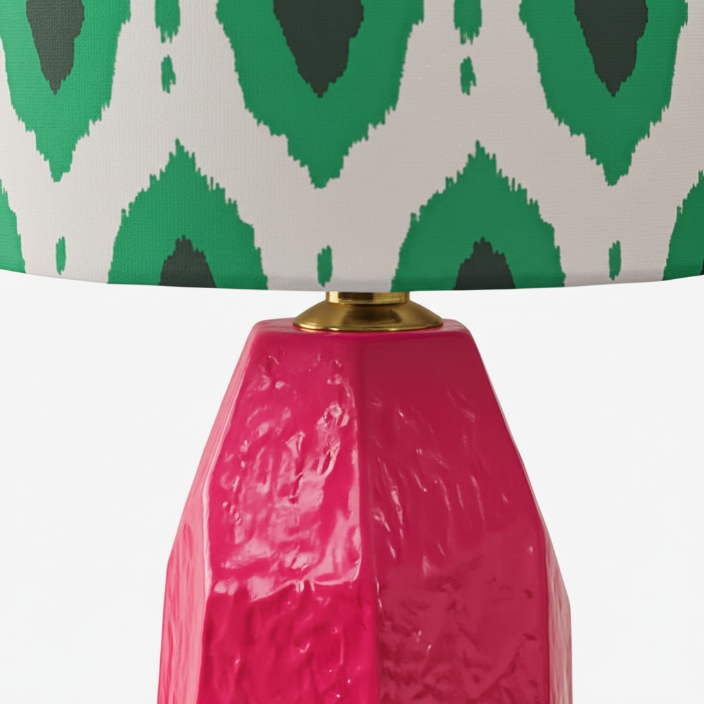 Detail van roze keramische voet en kap