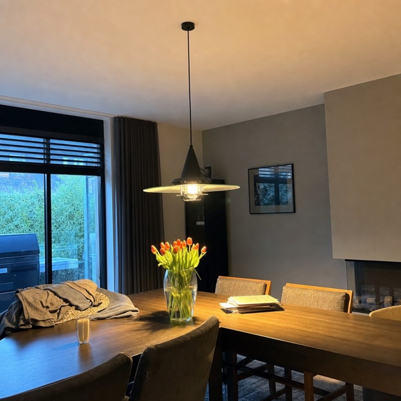 Klantfoto van de Moxellan hanglamp met warme gloed