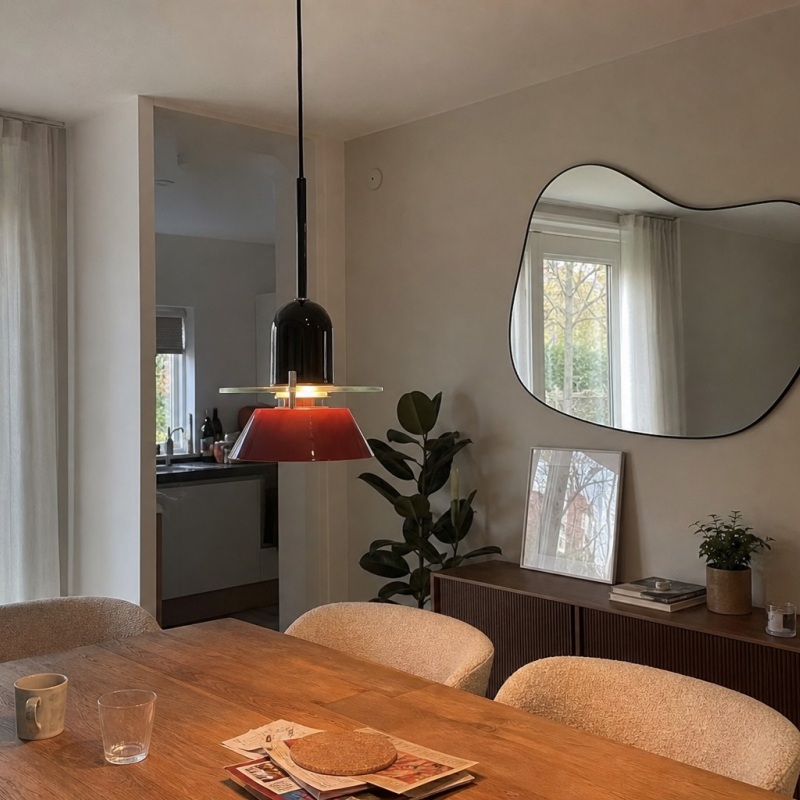 Klantfoto met rode Moxellan hanglamp