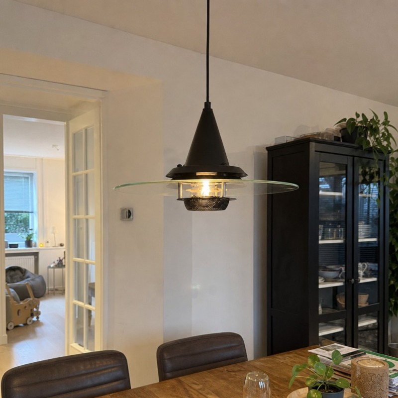 Klantfoto van de zwarte Moxellan hanglamp in huis