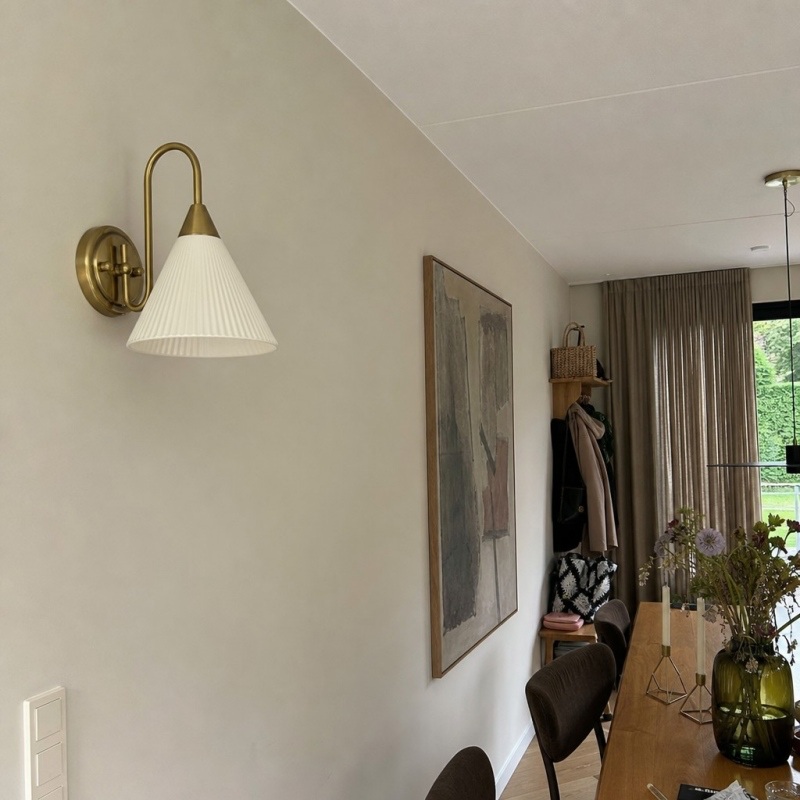 Klantfoto van wandlamp in hal