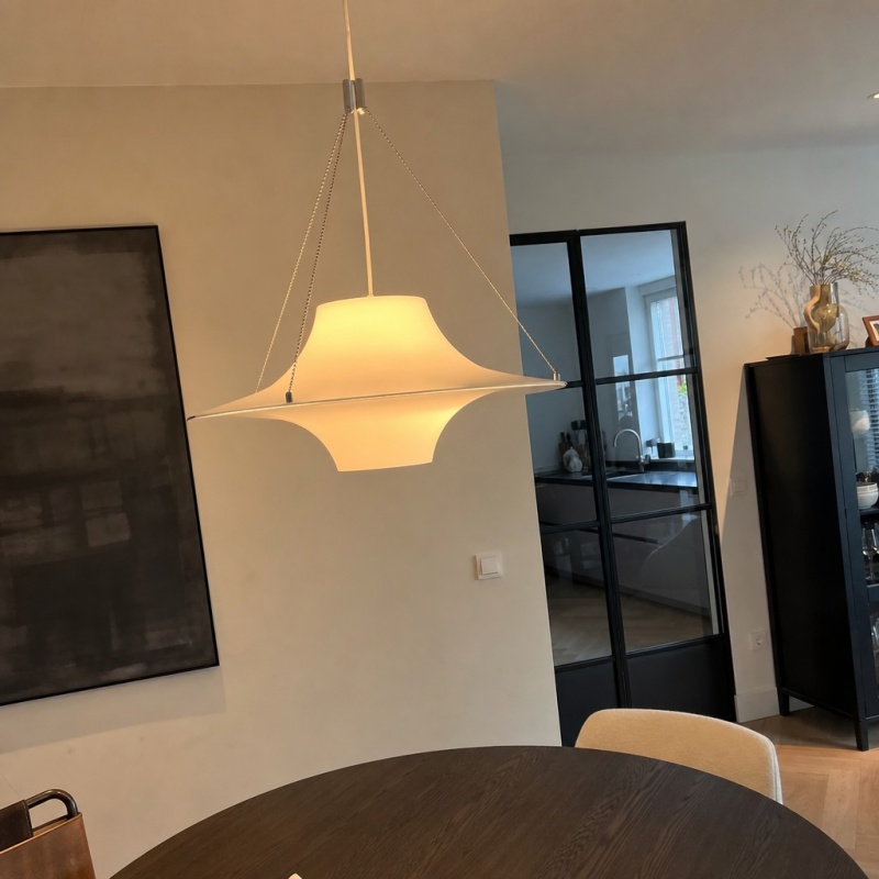 Klantfoto van de verlichte Saebery hanglamp