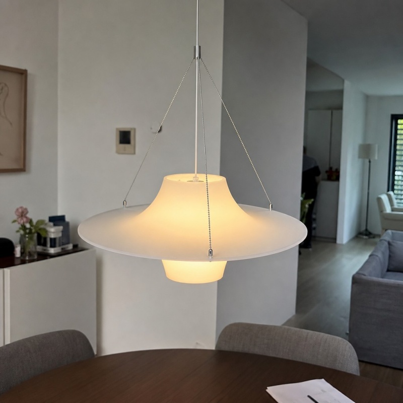 Saebery hanglamp in een woonruimte