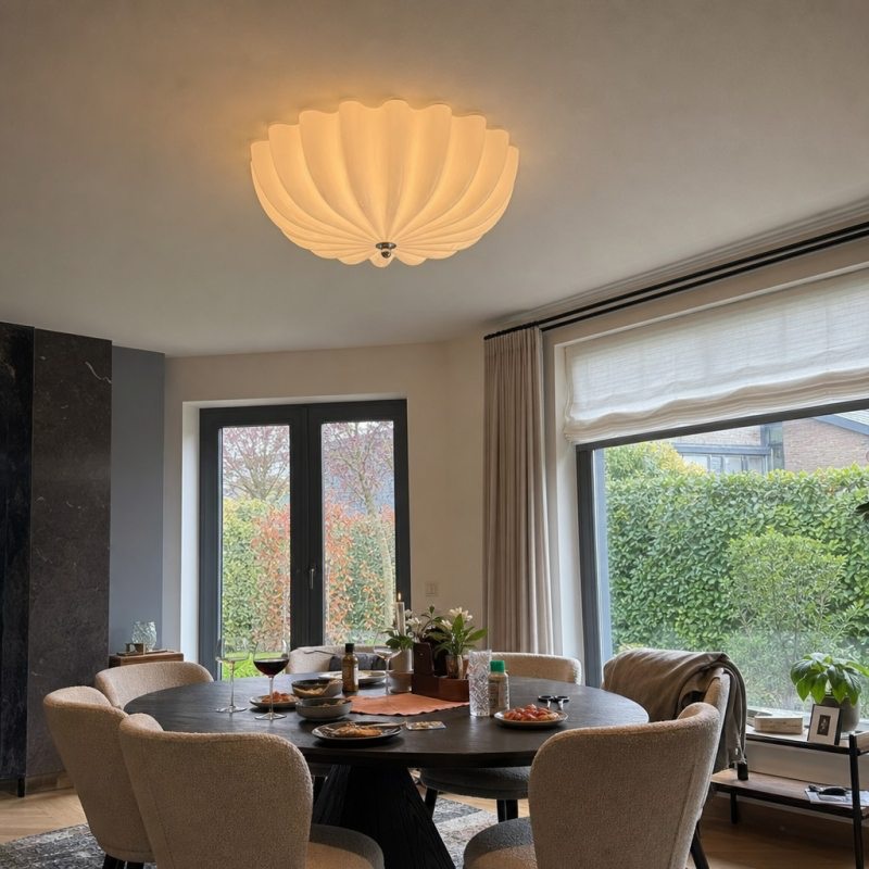 Klantfoto met warme Durnic plafondlamp in eetruimte