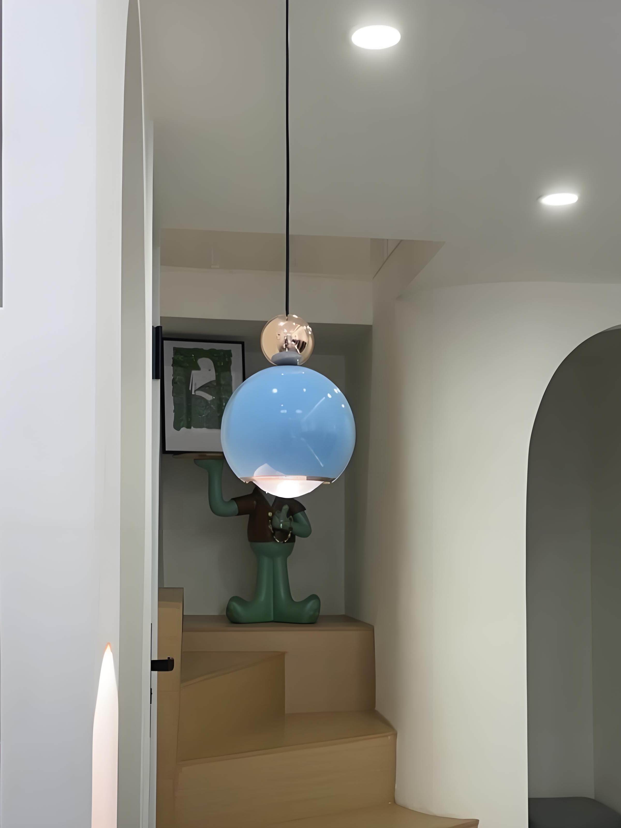 Minimalistische wandlamp in interieursetting