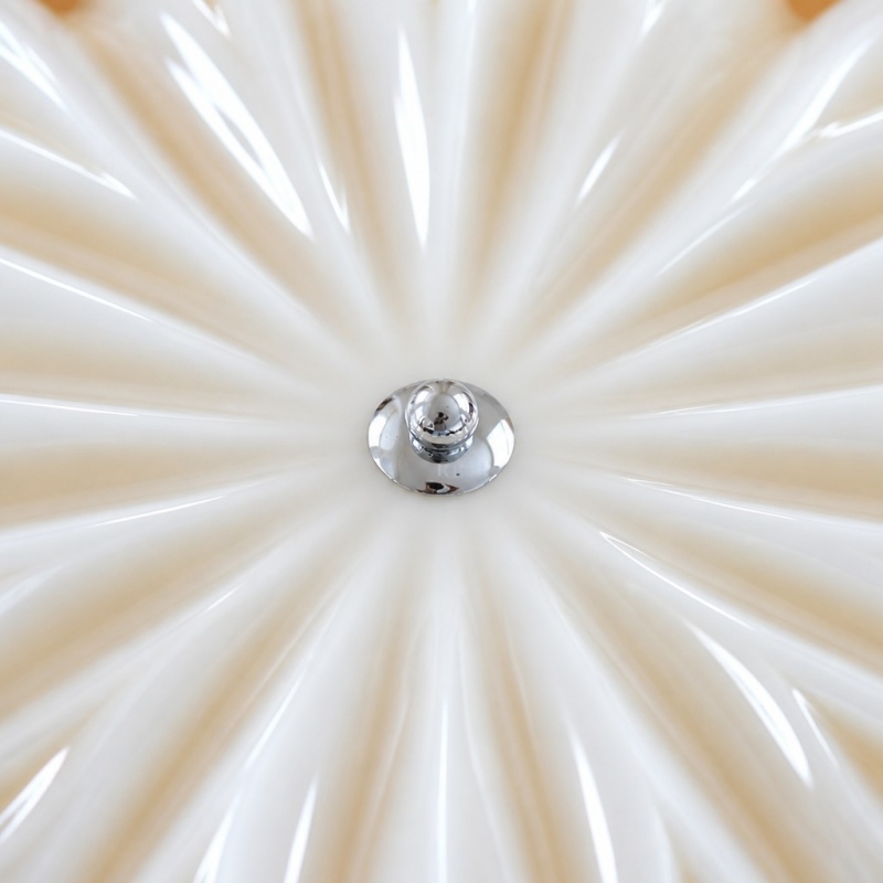 Close-up van de geribbelde glazen lampenkap