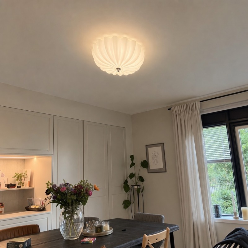 Klantinterieur met verlichte Durnic plafondlamp