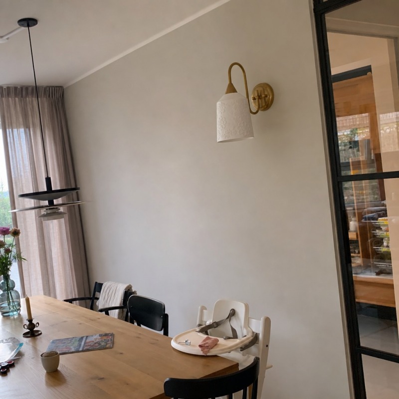 Klantfoto van de wandlamp aan de muur
