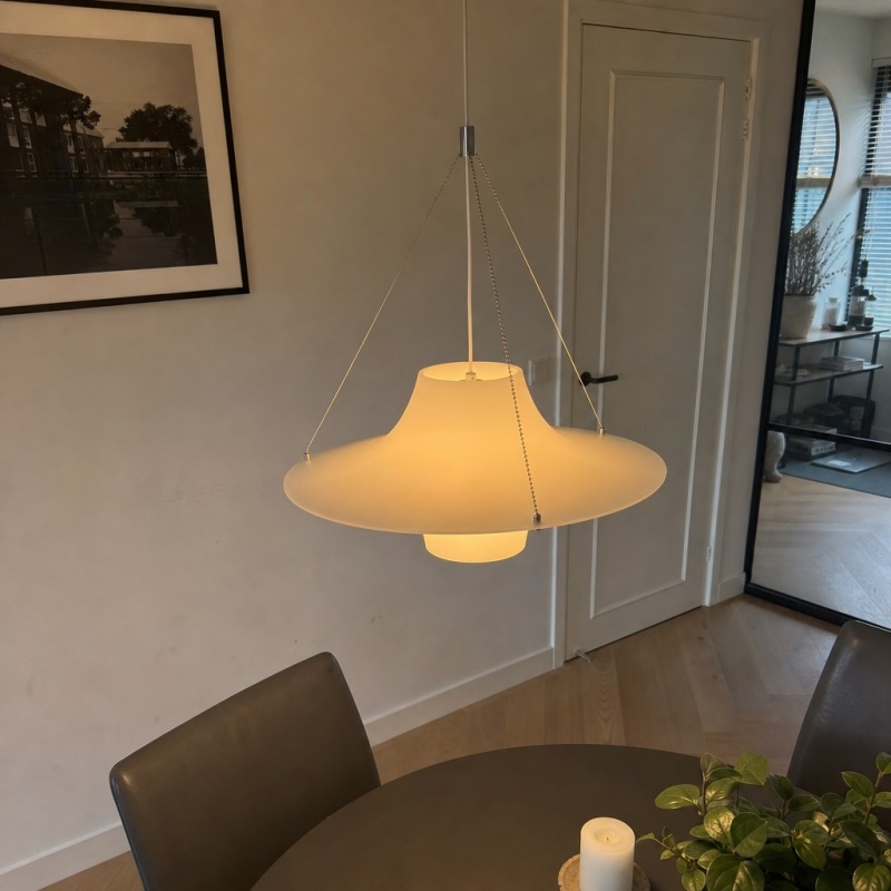 Saebery hanglamp bij een eettafel