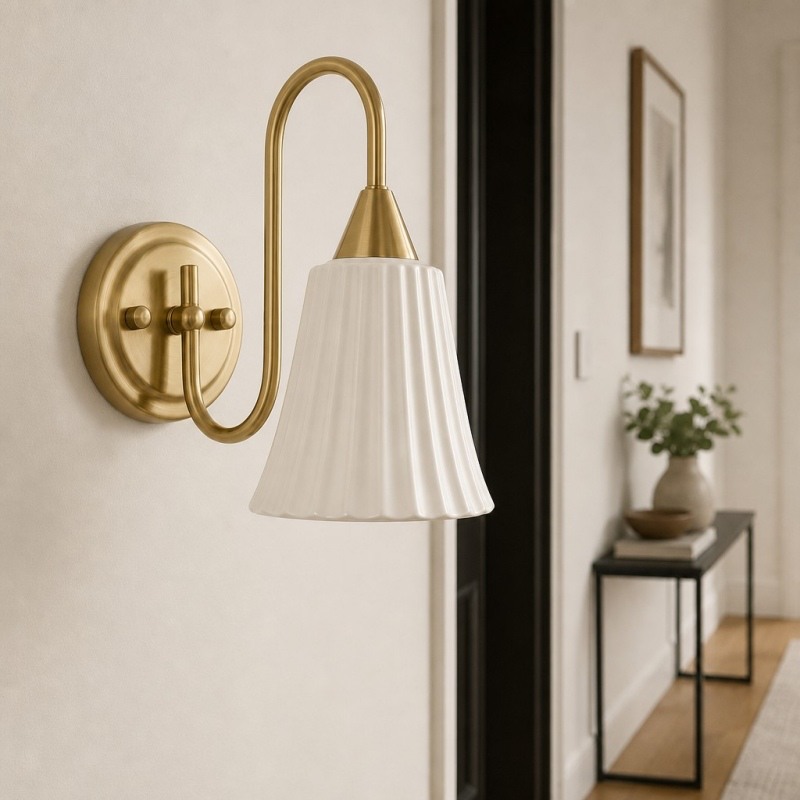 Celvane wandlamp in hal