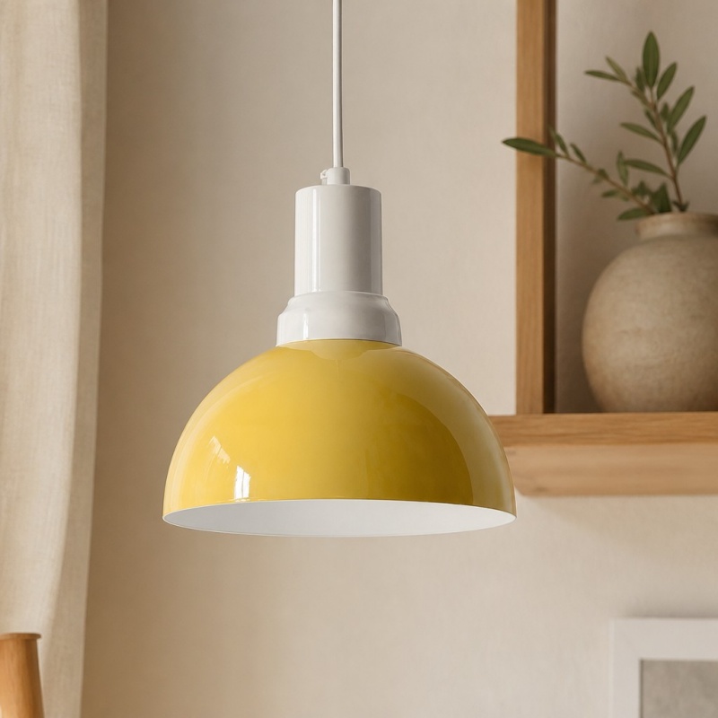 Gele Rummia hanglamp bij wandplank