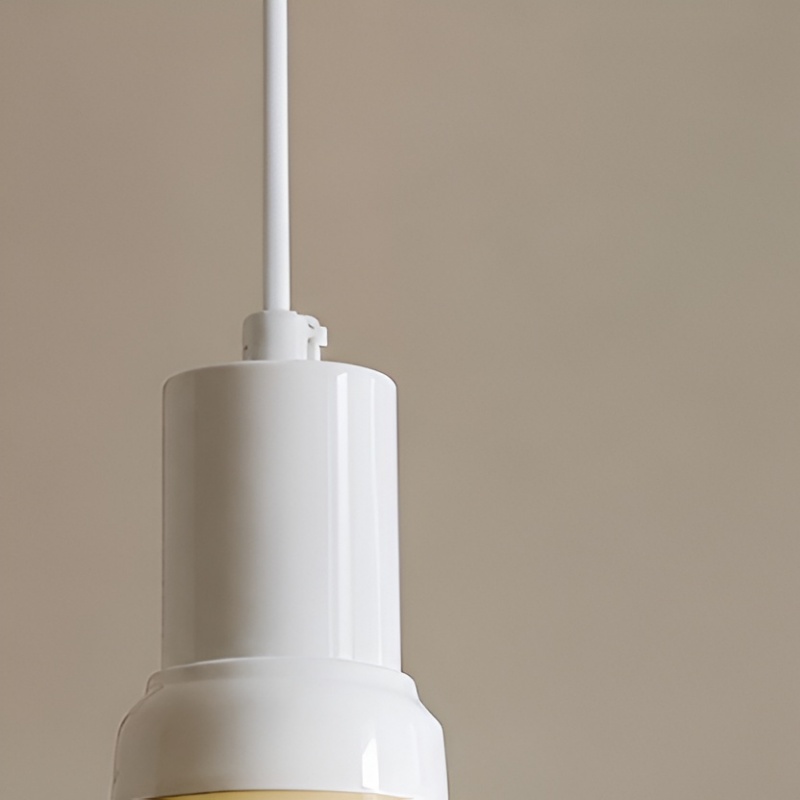Detail van de witte fitting van de Rummia hanglamp