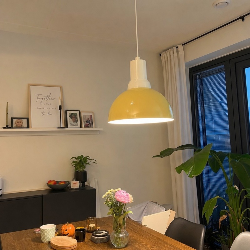 Klantfoto van de Rummia hanglamp bij een raam